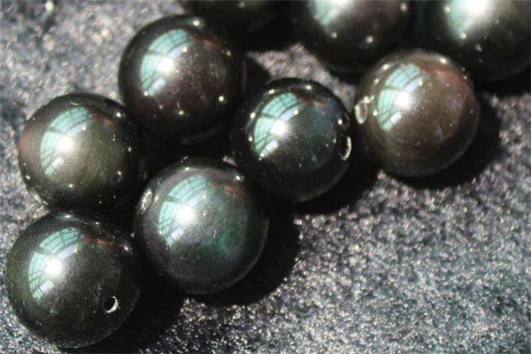 彩虹眼黑曜石是什么 彩虹眼黑曜石是天然的嗎 彩虹眼黑曜石是什么 彩虹眼黑曜石是天然的嗎