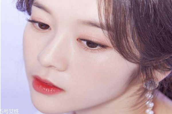 化妝怎么畫好看 適合秋冬的妝容畫法 化妝怎么畫好看 適合秋冬的妝容畫法