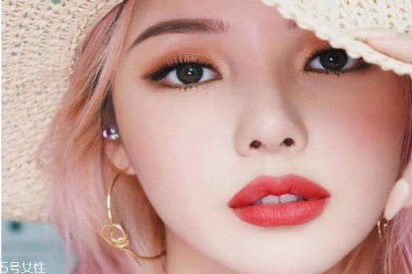 怎樣化妝既好看又簡單 眉眼妝容如何畫才好看 怎樣化妝既好看又簡單 眉眼妝容如何畫才好看