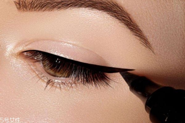 眼線暈妝怎么辦 單眼皮畫眼線這樣畫 眼線暈妝怎么辦 單眼皮畫眼線這樣畫