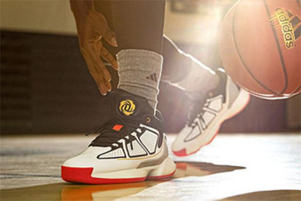 阿迪達(dá)斯羅斯10實(shí)戰(zhàn)測評 羅斯10和羅斯9哪個(gè)好 阿迪達(dá)斯羅斯10實(shí)戰(zhàn)測評 羅斯10和羅斯9哪個(gè)好