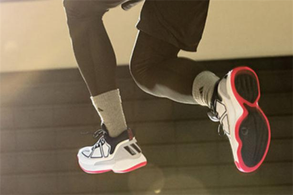 阿迪達(dá)斯羅斯10實(shí)戰(zhàn)測評 羅斯10和羅斯9哪個(gè)好 阿迪達(dá)斯羅斯10實(shí)戰(zhàn)測評 羅斯10和羅斯9哪個(gè)好