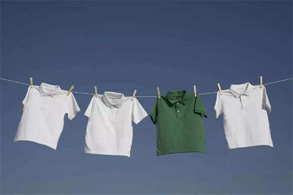 新衣服鹽水泡用溫水還是冷水 新衣服泡鹽水用熱水嗎 新衣服鹽水泡用溫水還是冷水 新衣服泡鹽水用熱水嗎