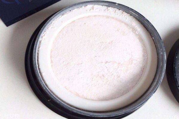 怎么選擇蜜粉的顏色 蜜粉還有這些用處 怎么選擇蜜粉的顏色 蜜粉還有這些用處