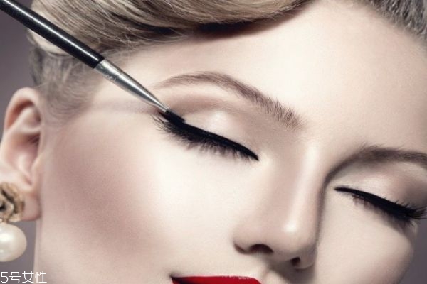 眼線筆對人體有害嗎 畫眼線要注意什么 眼線筆對人體有害嗎 畫眼線要注意什么