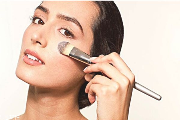 化妝顯臟怎么辦 錯誤的化妝方法要知道 化妝顯臟怎么辦 錯誤的化妝方法要知道