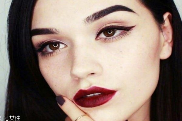 眼線暈妝怎么辦 單眼皮畫眼線這樣畫 眼線暈妝怎么辦 單眼皮畫眼線這樣畫
