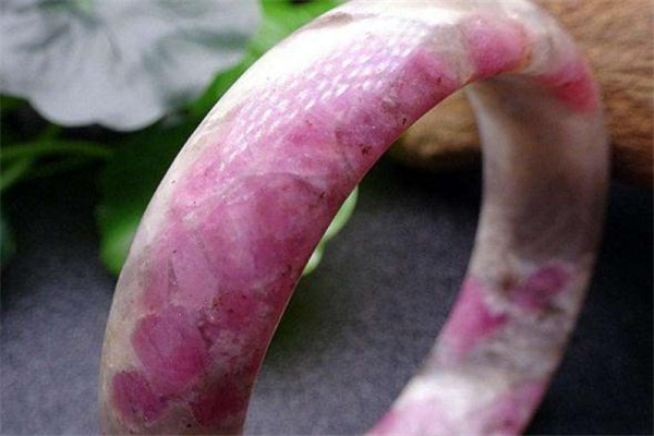 梅花碧璽什么顏色的好 梅花碧璽什么樣的最好 梅花碧璽什么顏色的好 梅花碧璽什么樣的最好