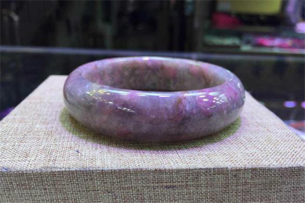 梅花碧璽什么顏色的好 梅花碧璽什么樣的最好 梅花碧璽什么顏色的好 梅花碧璽什么樣的最好