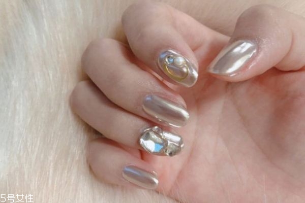 先涂魔鏡粉還是先封層 魔鏡粉的使用小貼士 先涂魔鏡粉還是先封層 魔鏡粉的使用小貼士