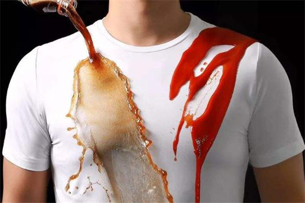 衣服上的可樂怎么洗掉 可樂污漬隔天能洗掉嗎 衣服上的可樂怎么洗掉 可樂污漬隔天能洗掉嗎
