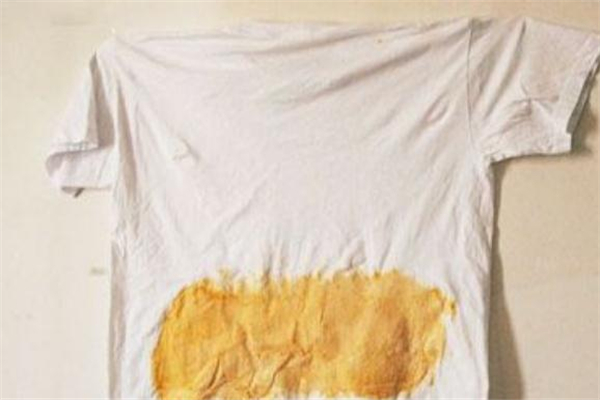衣服上的可樂怎么洗掉 可樂污漬隔天能洗掉嗎 衣服上的可樂怎么洗掉 可樂污漬隔天能洗掉嗎