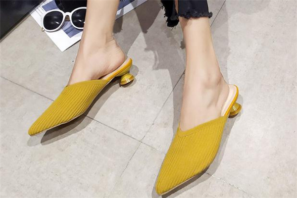 穆勒鞋什么顏色好看 穆勒鞋什么顏色百搭 穆勒鞋什么顏色好看 穆勒鞋什么顏色百搭