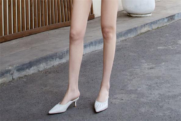 穆勒鞋什么顏色好看 穆勒鞋什么顏色百搭 穆勒鞋什么顏色好看 穆勒鞋什么顏色百搭