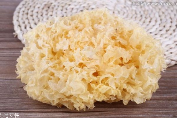 銀耳有什么營養(yǎng)價值呢 銀耳的熱量有多少呢 銀耳有什么營養(yǎng)價值呢 銀耳的熱量有多少呢