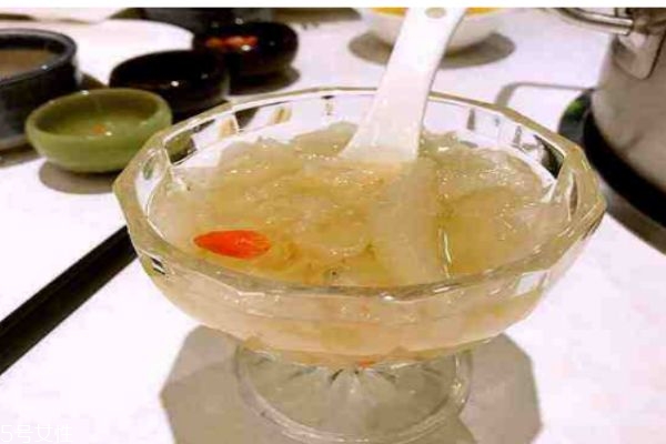 銀耳有什么營養(yǎng)價值呢 銀耳的熱量有多少呢 銀耳有什么營養(yǎng)價值呢 銀耳的熱量有多少呢