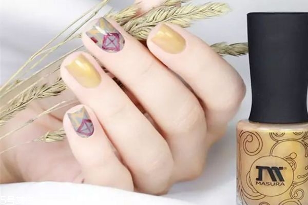 秋天適合做什么美甲 適合秋天做的美甲圖片 秋天適合做什么美甲 適合秋天做的美甲圖片