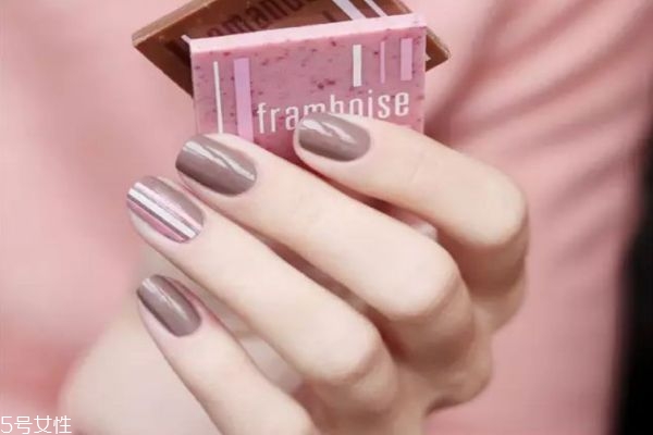 秋天適合做什么美甲 適合秋天做的美甲圖片 秋天適合做什么美甲 適合秋天做的美甲圖片