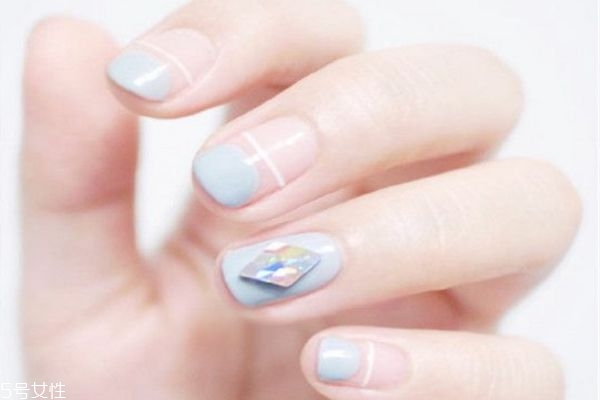 秋天適合做什么美甲 適合秋天做的美甲圖片 秋天適合做什么美甲 適合秋天做的美甲圖片