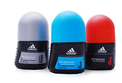 止汗噴霧和走珠哪個(gè)好？噴霧方便操作適合懶人