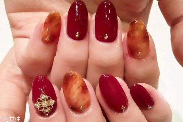 秋天適合做什么美甲 適合秋天做的美甲圖片 秋天適合做什么美甲 適合秋天做的美甲圖片