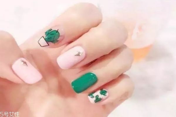 秋天適合做什么美甲 適合秋天做的美甲圖片 秋天適合做什么美甲 適合秋天做的美甲圖片