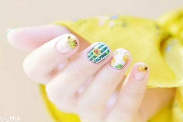 秋天適合做什么美甲 適合秋天做的美甲圖片 秋天適合做什么美甲 適合秋天做的美甲圖片