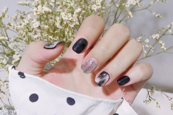 秋天適合做什么美甲 適合秋天做的美甲圖片 秋天適合做什么美甲 適合秋天做的美甲圖片