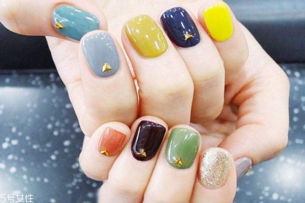 秋天適合做什么美甲 適合秋天做的美甲圖片 秋天適合做什么美甲 適合秋天做的美甲圖片