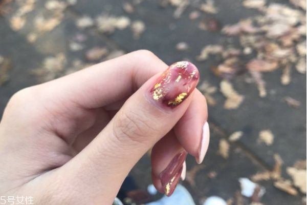 夏季暈染美甲教程 暈染漸變美甲教程步驟 夏季暈染美甲教程 暈染漸變美甲教程步驟