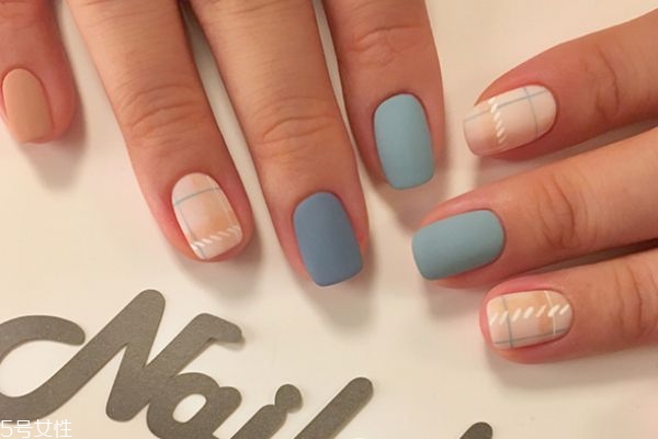 秋天適合做什么美甲 適合秋天做的美甲圖片 秋天適合做什么美甲 適合秋天做的美甲圖片