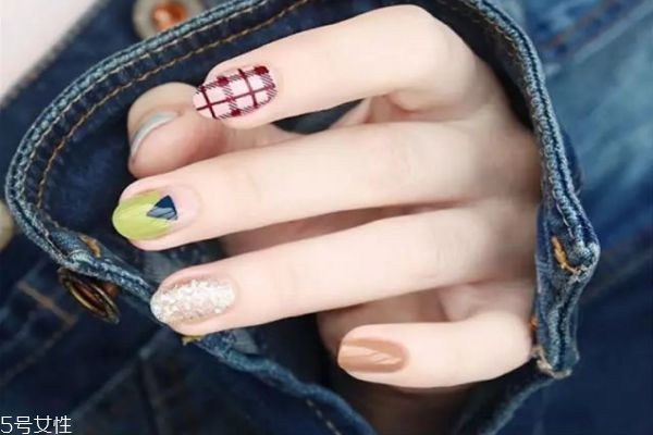 秋天適合做什么美甲 適合秋天做的美甲圖片 秋天適合做什么美甲 適合秋天做的美甲圖片