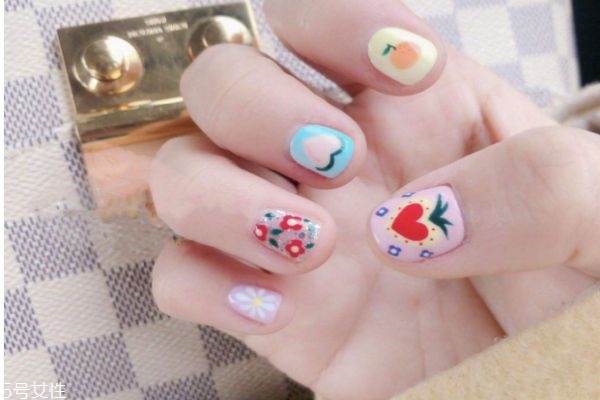 秋天適合做什么美甲 適合秋天做的美甲圖片 秋天適合做什么美甲 適合秋天做的美甲圖片