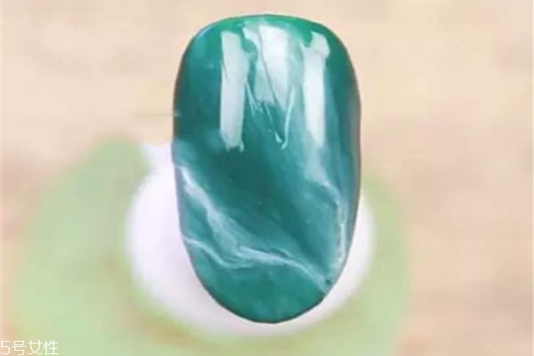 翡翠美甲怎么畫 做美甲的注意事項(xiàng) 翡翠美甲怎么畫 做美甲的注意事項(xiàng)