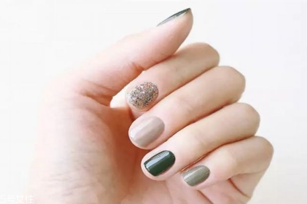 秋天適合做什么美甲 適合秋天做的美甲圖片 秋天適合做什么美甲 適合秋天做的美甲圖片