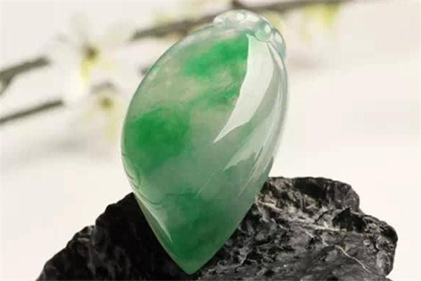 金絲種翡翠價(jià)格 金絲種翡翠值錢(qián)嗎 金絲種翡翠價(jià)格 金絲種翡翠值錢(qián)嗎