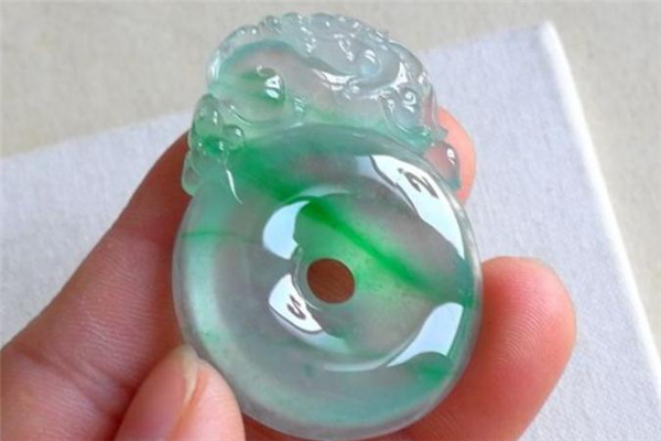 金絲種翡翠價(jià)格 金絲種翡翠值錢(qián)嗎 金絲種翡翠價(jià)格 金絲種翡翠值錢(qián)嗎