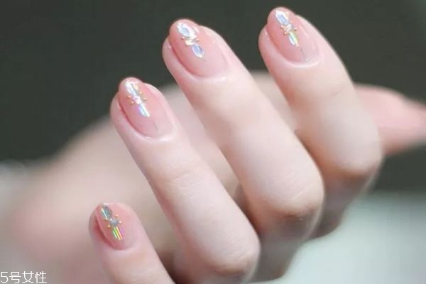 2019年流行哪些美甲風格 2019美甲流行色趨勢 2019年流行哪些美甲風格 2019美甲流行色趨勢