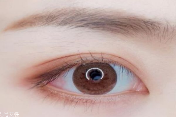 美瞳的度數怎么算 新手戴隱形眼鏡注意事項 美瞳的度數怎么算 新手戴隱形眼鏡注意事項