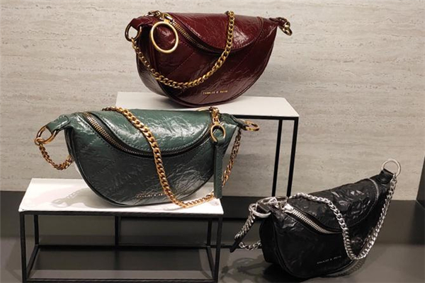 小ck腰包哪個(gè)顏色好看 小ck腰包有幾種顏色 小ck腰包哪個(gè)顏色好看 小ck腰包有幾種顏色