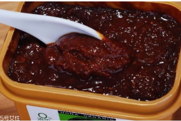 豆瓣醬有什么營養(yǎng)價值呢 豆瓣醬的主要成分是什么呢 豆瓣醬有什么營養(yǎng)價值呢 豆瓣醬的主要成分是什么呢