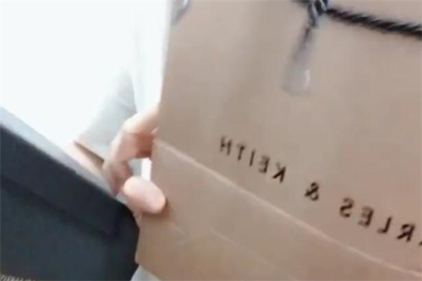 小ck腰包真假對(duì)比 小ck腰包怎么看真假 小ck腰包真假對(duì)比 小ck腰包怎么看真假