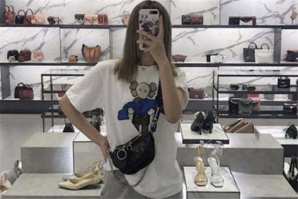 小ck腰包真假對(duì)比 小ck腰包怎么看真假 小ck腰包真假對(duì)比 小ck腰包怎么看真假