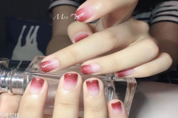 美甲刮花了怎么辦 防止美甲掉漆小方法 美甲刮花了怎么辦 防止美甲掉漆小方法