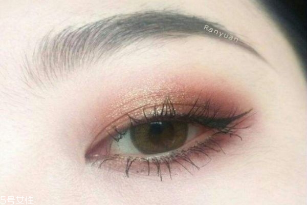 美瞳的度數怎么算 新手戴隱形眼鏡注意事項 美瞳的度數怎么算 新手戴隱形眼鏡注意事項