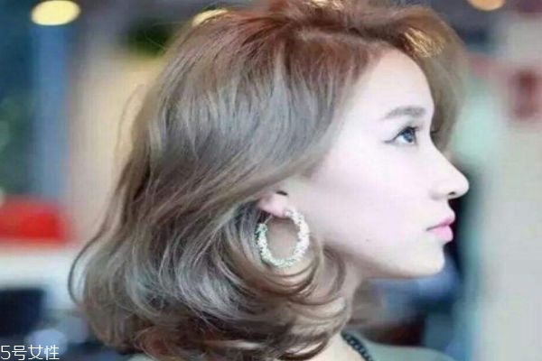 夏天怎么保養(yǎng)頭發(fā) 夏季曬太陽(yáng)對(duì)于頭發(fā)有危害嗎 夏天怎么保養(yǎng)頭發(fā) 夏季曬太陽(yáng)對(duì)于頭發(fā)有危害嗎