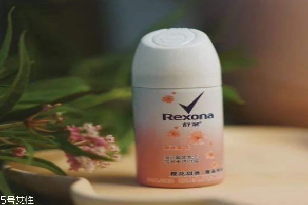 止汗噴霧的工作原理是什么呢 止汗噴霧有什么危害嗎 止汗噴霧的工作原理是什么呢 止汗噴霧有什么危害嗎