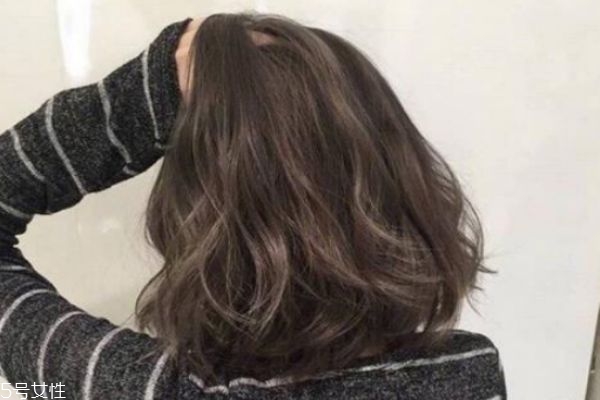 夏天怎么保養(yǎng)頭發(fā) 夏季曬太陽(yáng)對(duì)于頭發(fā)有危害嗎 夏天怎么保養(yǎng)頭發(fā) 夏季曬太陽(yáng)對(duì)于頭發(fā)有危害嗎