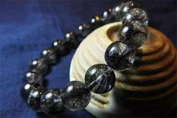 黑發(fā)晶不能和什么一起戴 黑發(fā)晶佩戴禁忌 黑發(fā)晶不能和什么一起戴 黑發(fā)晶佩戴禁忌