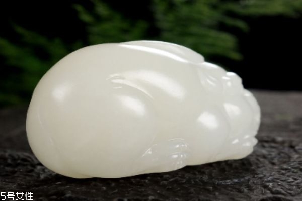 白玉是一種什么玉呢 白玉有什么作用呢 白玉是一種什么玉呢 白玉有什么作用呢